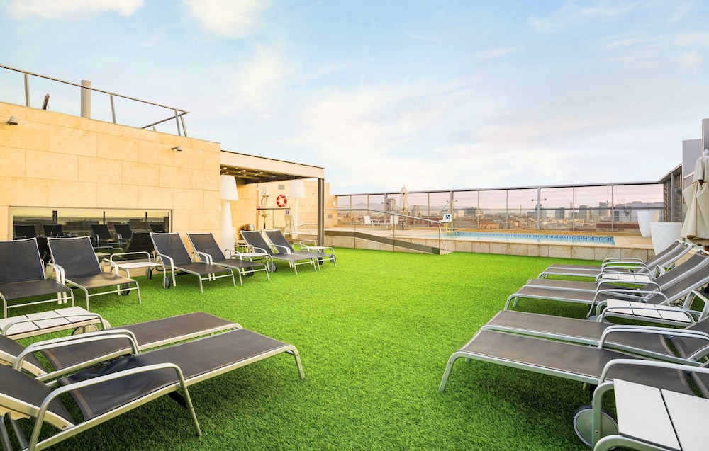 Hotel ILUNION Barcelona — Swimming pool in Barcelona, Catalonia