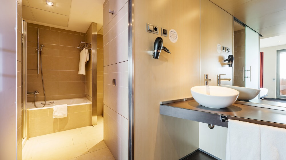Hotel ILUNION Barcelona — Hotel rooms in Barcelona, Catalonia