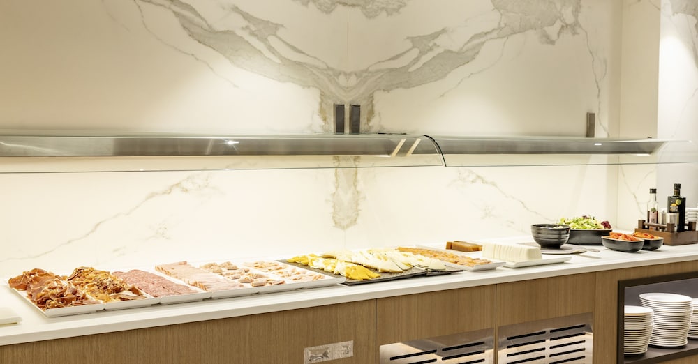 Hotel ILUNION Barcelona — Restaurant & bars in Barcelona, Catalonia