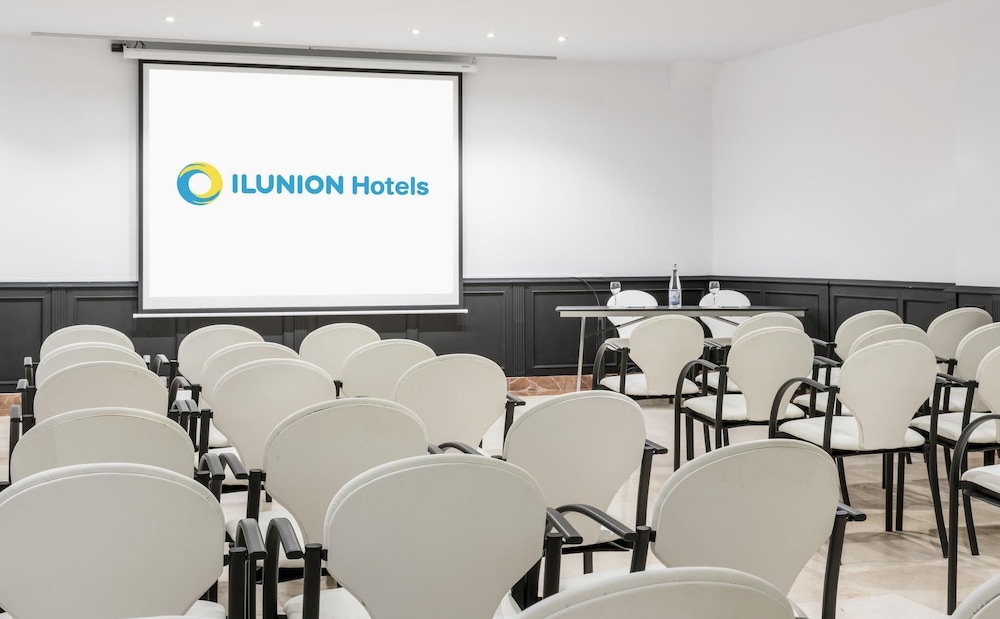 Hotel ILUNION Bel Art — Hotel building in Barcelona, Catalonia