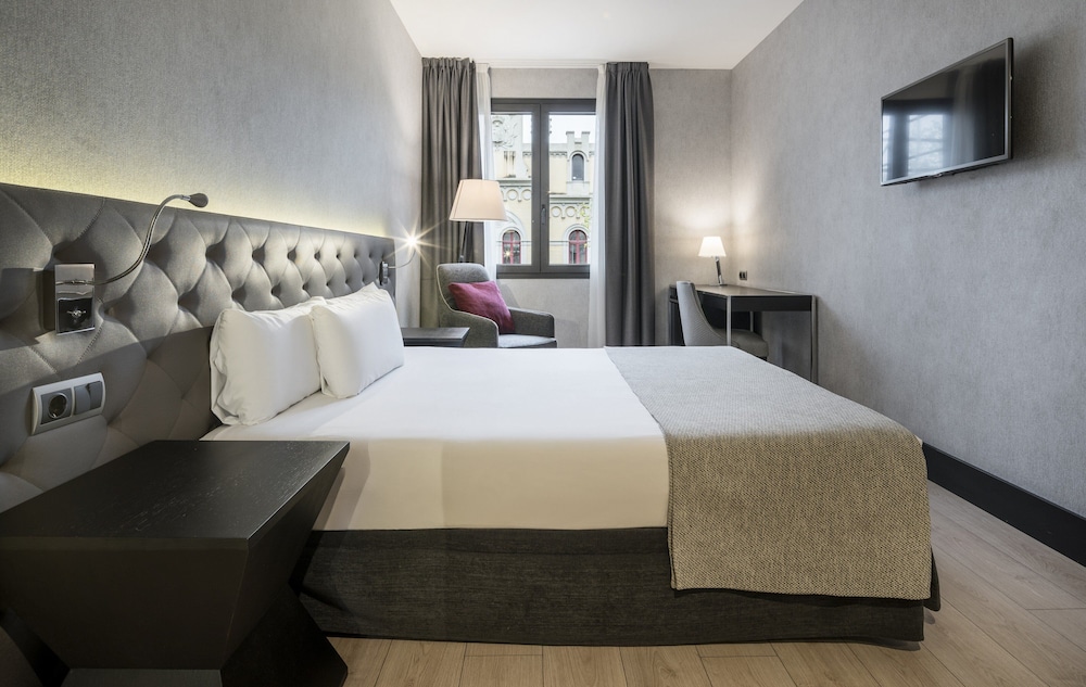 Hotel ILUNION Bel Art — Hotel rooms in Barcelona, Catalonia