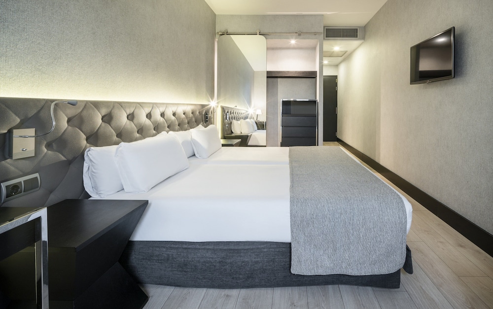 Hotel ILUNION Bel Art — Hotel rooms in Barcelona, Catalonia
