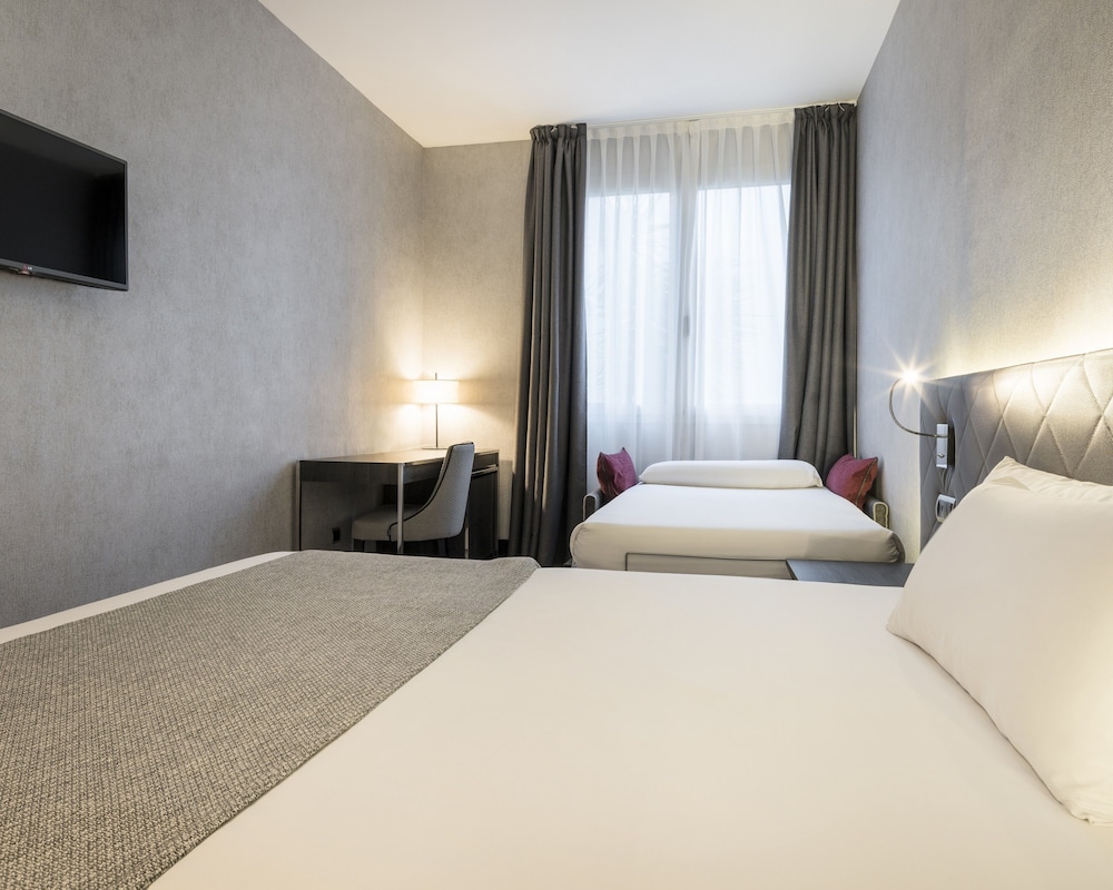 Hotel ILUNION Bel Art — Hotel rooms in Barcelona, Catalonia