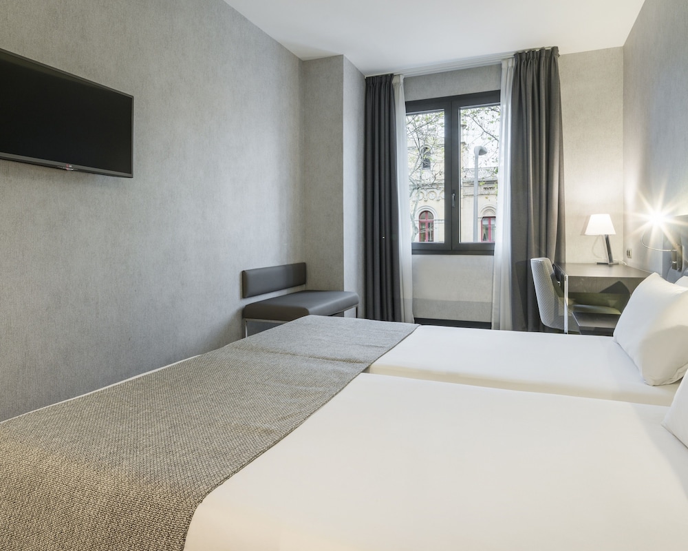 Hotel ILUNION Bel Art — Hotel rooms in Barcelona, Catalonia