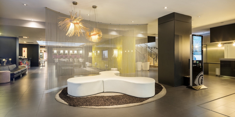 Hotel ILUNION Bel Art — Hotel rooms in Barcelona, Catalonia