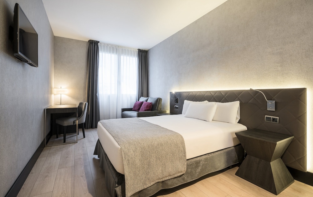 Hotel ILUNION Bel Art — Hotel rooms in Barcelona, Catalonia