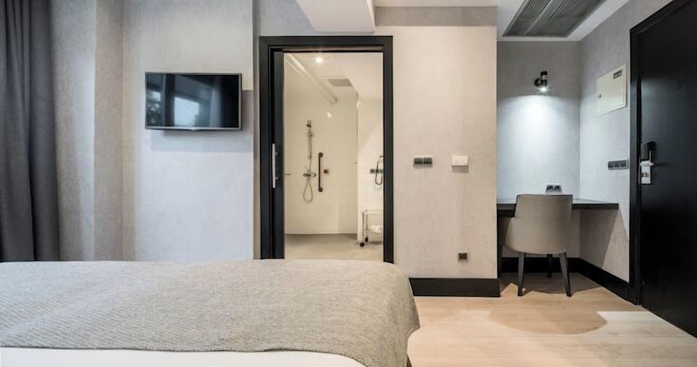 Hotel ILUNION Bel Art — Hotel rooms in Barcelona, Catalonia