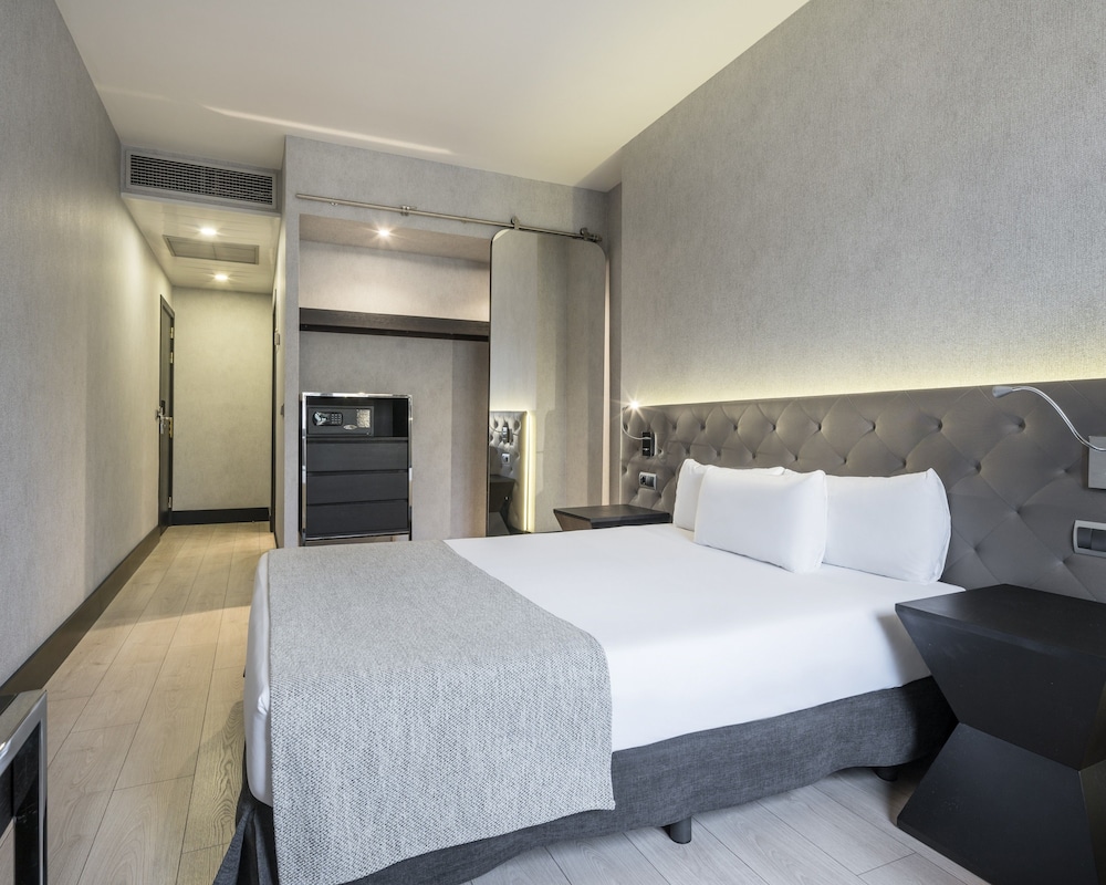 Hotel ILUNION Bel Art — Hotel rooms in Barcelona, Catalonia