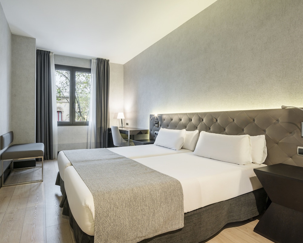 Hotel ILUNION Bel Art — Hotel rooms in Barcelona, Catalonia