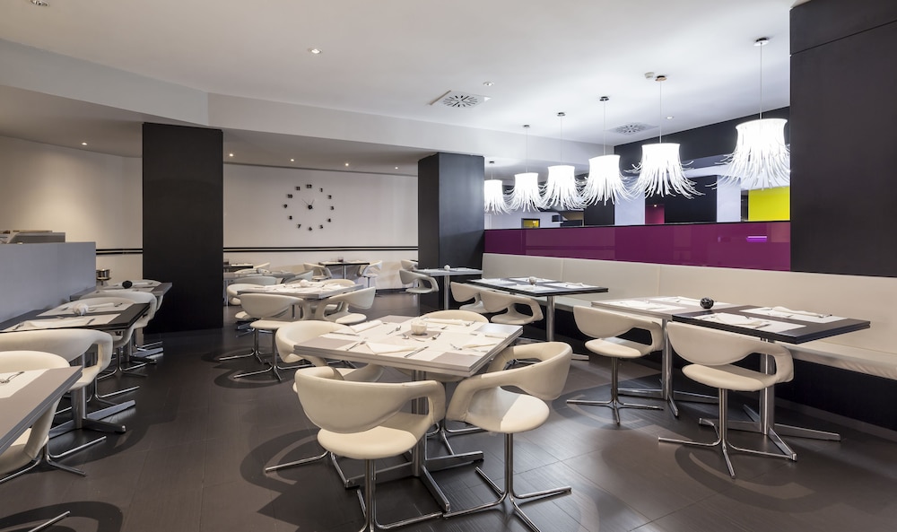 Hotel ILUNION Bel Art — Restaurant & bars in Barcelona, Catalonia