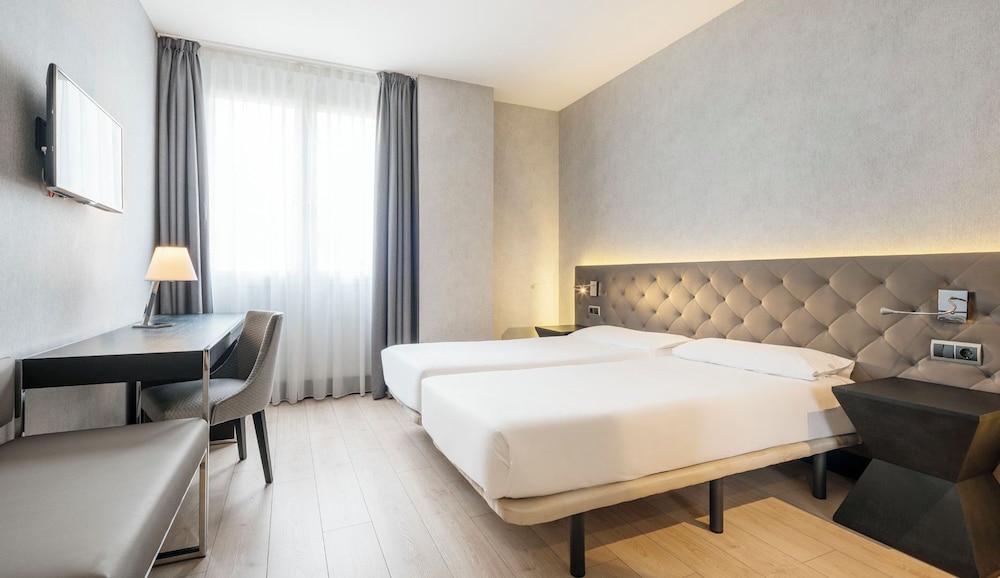 Hotel ILUNION Bel Art — Hotel rooms in Barcelona, Catalonia