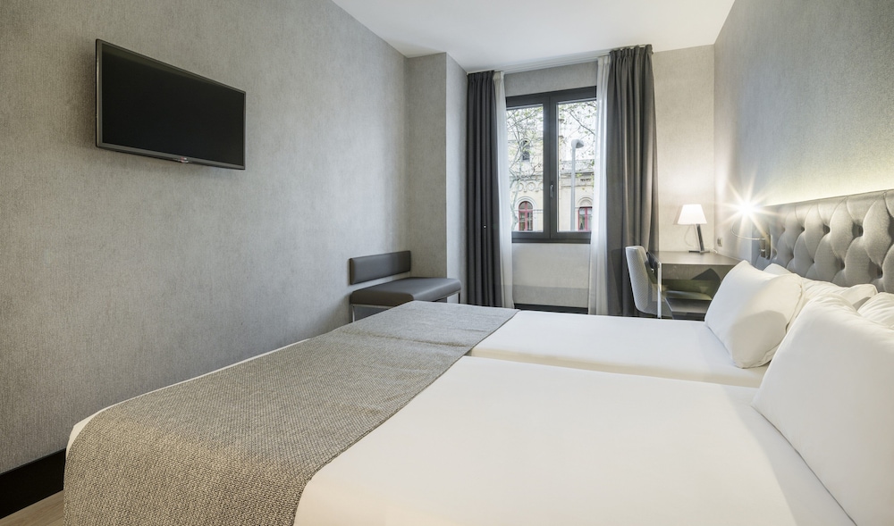 Hotel ILUNION Bel Art — Hotel rooms in Barcelona, Catalonia