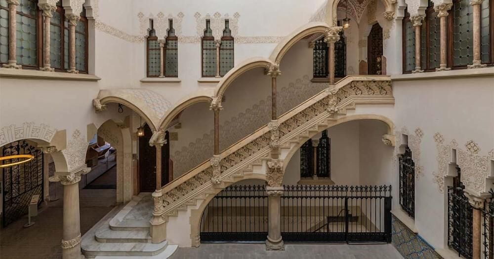 Hotel ILUNION Bel Art — Hotel building in Barcelona, Catalonia