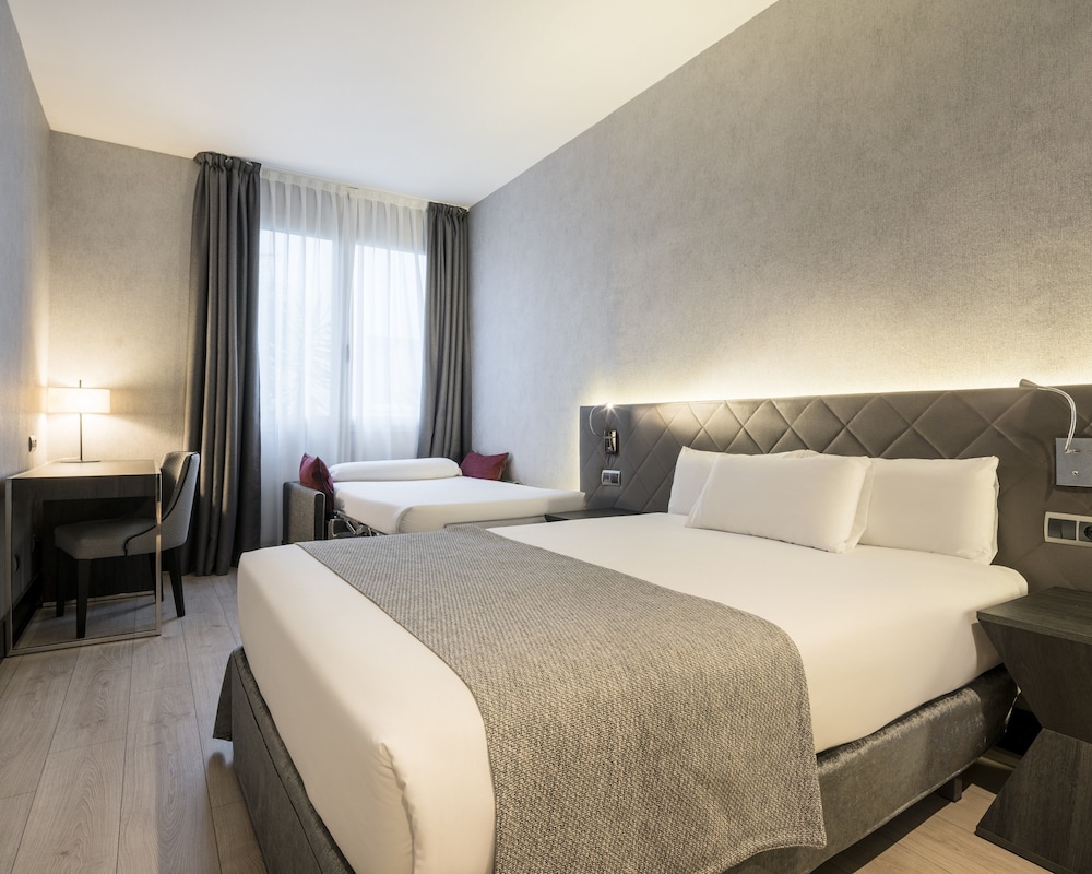 Hotel ILUNION Bel Art — Hotel rooms in Barcelona, Catalonia