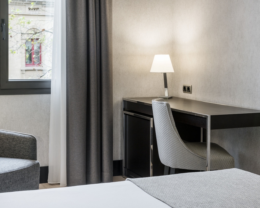 Hotel ILUNION Bel Art — Hotel rooms in Barcelona, Catalonia