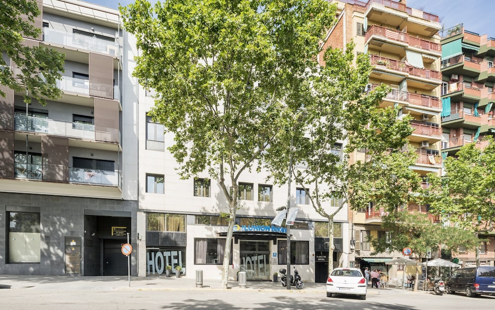 Hotel ILUNION Bel Art — Hotel building in Barcelona, Catalonia