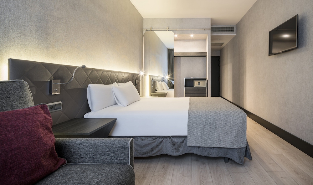 Hotel ILUNION Bel Art — Hotel rooms in Barcelona, Catalonia