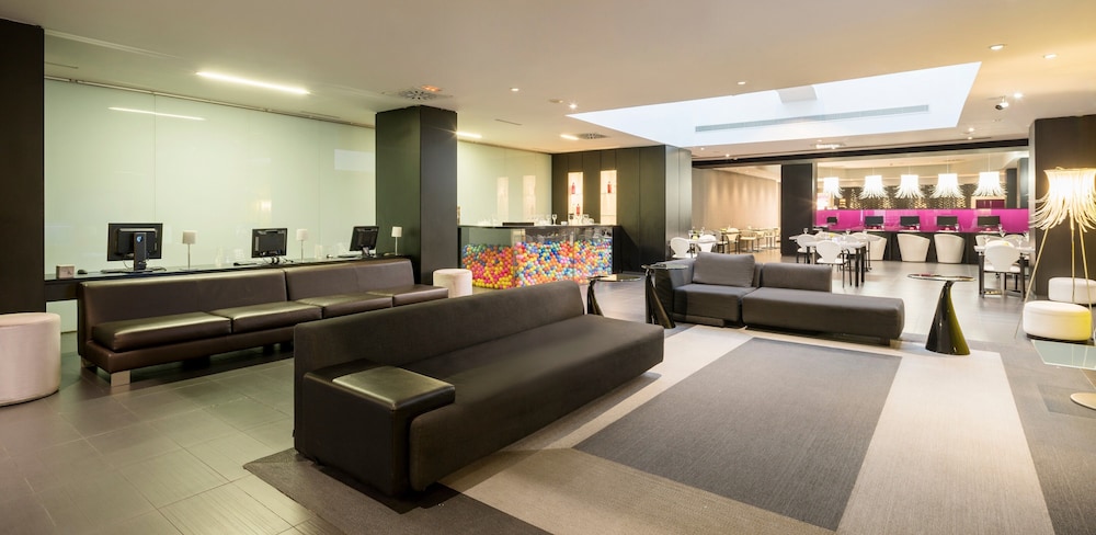 Hotel ILUNION Bel Art — Hotel rooms in Barcelona, Catalonia
