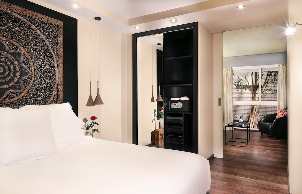 Gran Derby Suites Hotel a Small Luxury Hotels of the World — Hotel rooms in Barcelona, Catalonia