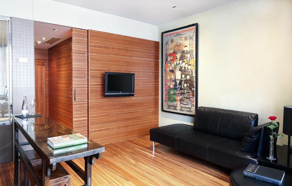Gran Derby Suites Hotel a Small Luxury Hotels of the World — Hotel rooms in Barcelona, Catalonia