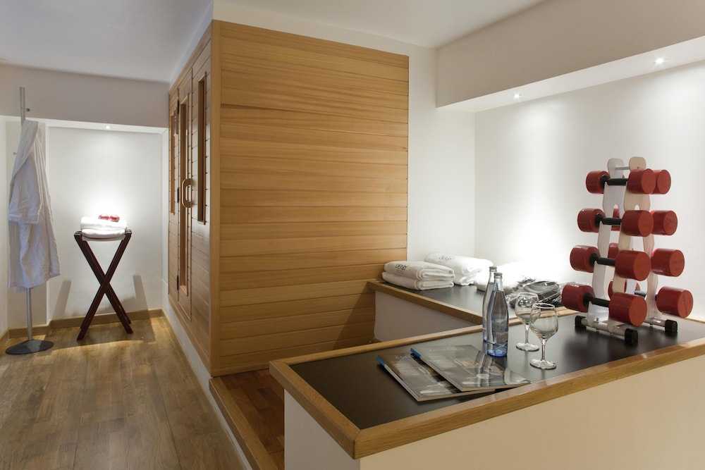Gran Derby Suites Hotel a Small Luxury Hotels of the World — Hotel rooms in Barcelona, Catalonia