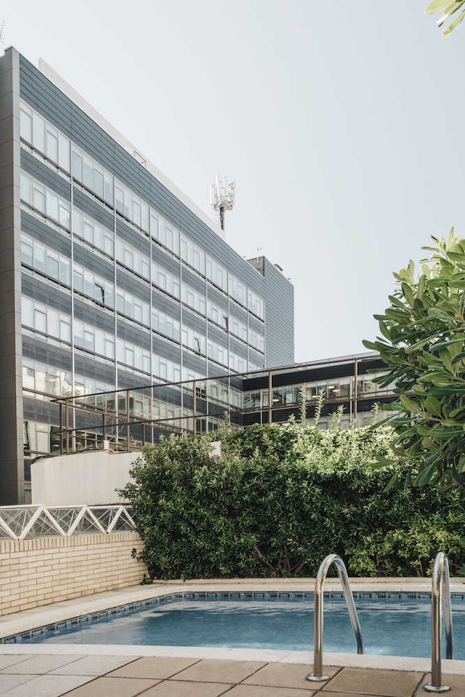 Gran Derby Suites Hotel a Small Luxury Hotels of the World — Hotel building in Barcelona, Catalonia