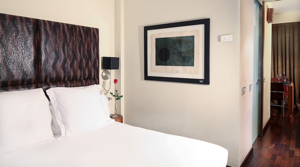 Gran Derby Suites Hotel a Small Luxury Hotels of the World — Hotel rooms in Barcelona, Catalonia