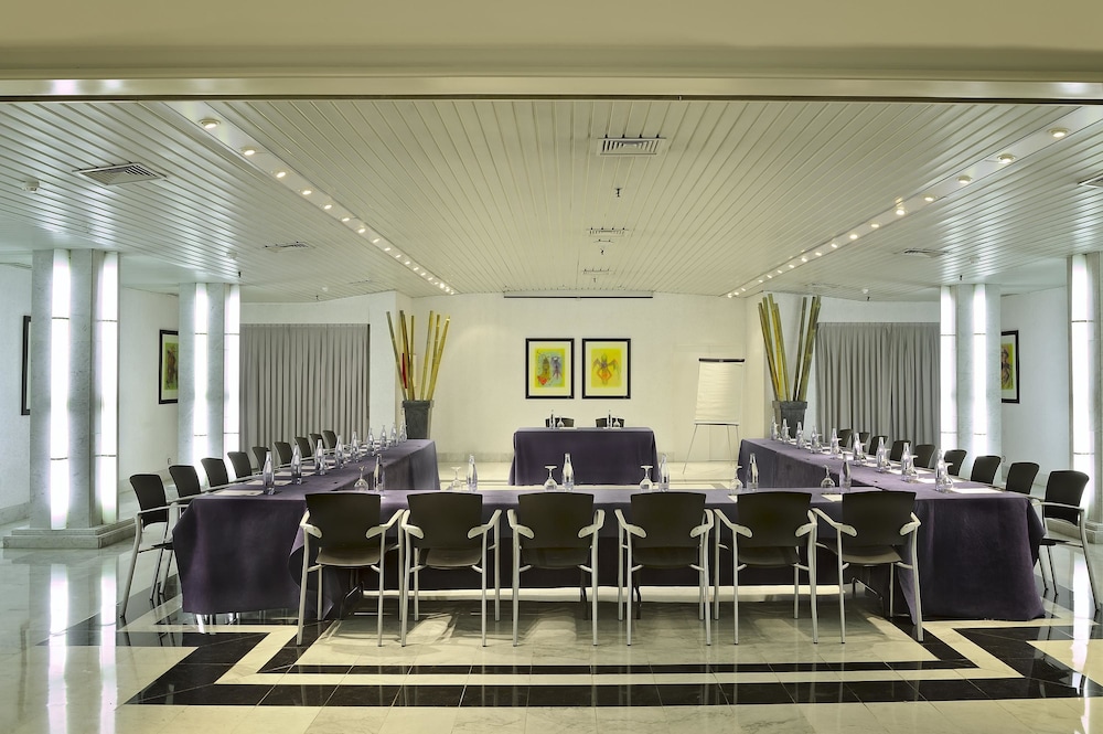 Gran Derby Suites Hotel a Small Luxury Hotels of the World — Hotel building in Barcelona, Catalonia