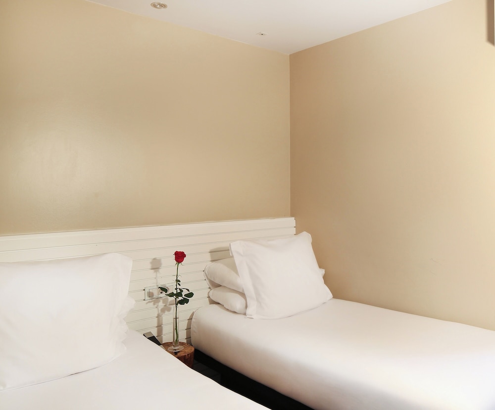 Gran Derby Suites Hotel a Small Luxury Hotels of the World — Hotel rooms in Barcelona, Catalonia