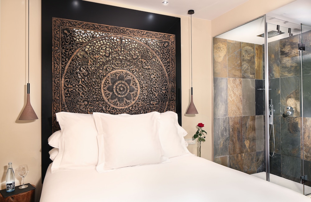 Gran Derby Suites Hotel a Small Luxury Hotels of the World — Hotel rooms in Barcelona, Catalonia