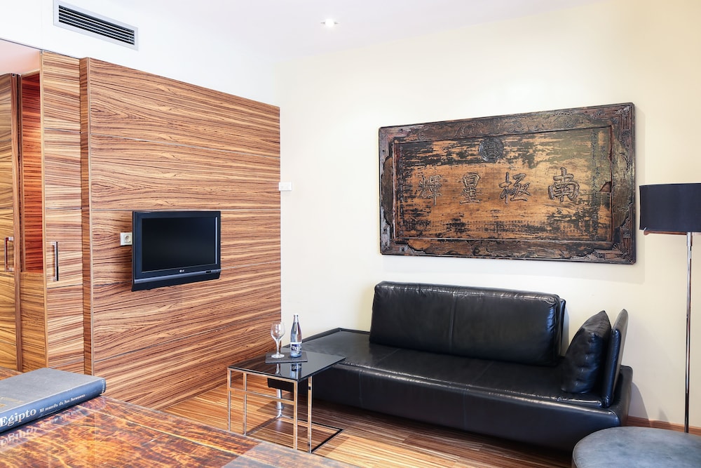 Gran Derby Suites Hotel a Small Luxury Hotels of the World — Hotel rooms in Barcelona, Catalonia