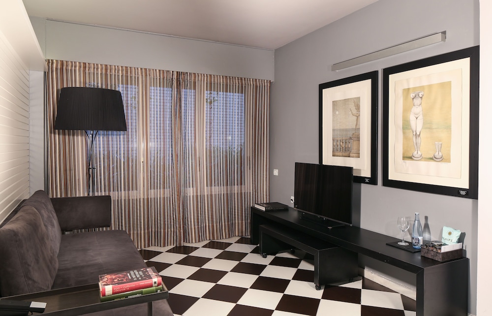 Gran Derby Suites Hotel a Small Luxury Hotels of the World — Hotel rooms in Barcelona, Catalonia