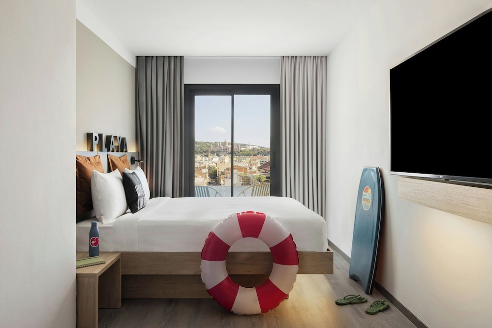 Moxy Barcelona — Hotel rooms in Barcelona, Catalonia