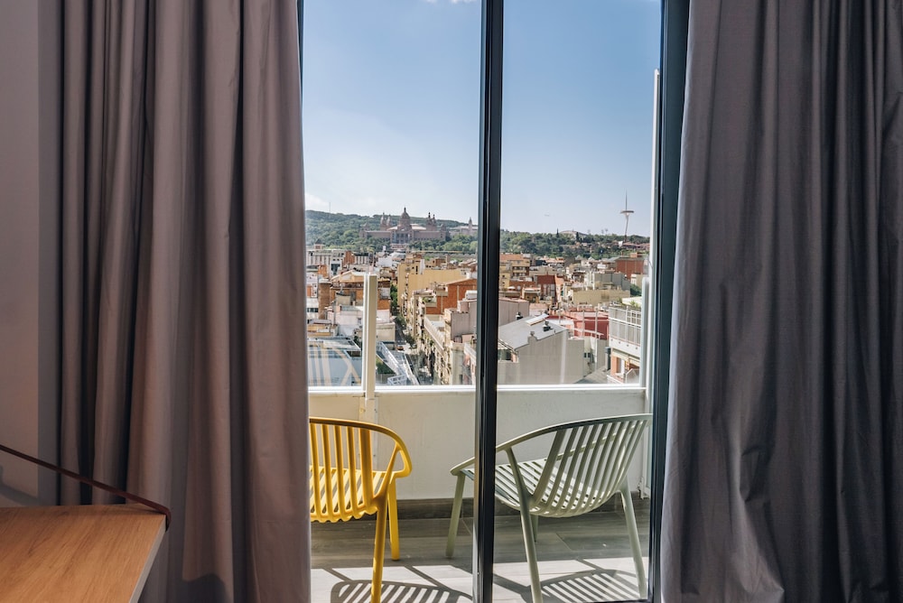 Moxy Barcelona — Hotel rooms in Barcelona, Catalonia