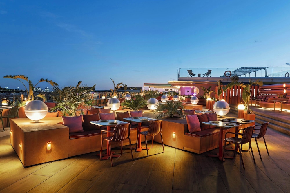 Moxy Barcelona — Restaurant & bars in Barcelona, Catalonia