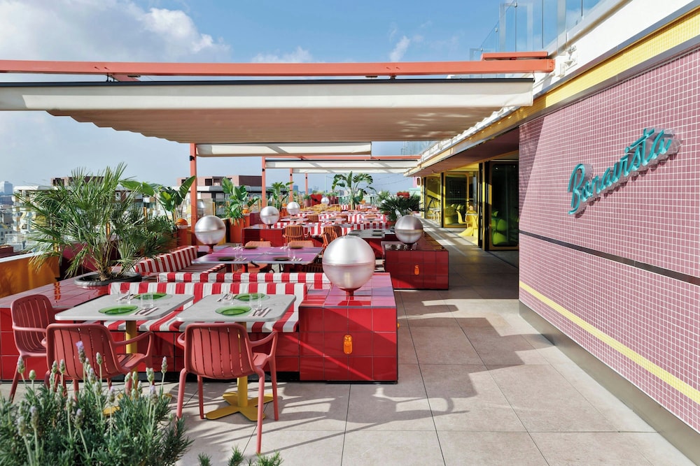 Moxy Barcelona — Restaurant & bars in Barcelona, Catalonia