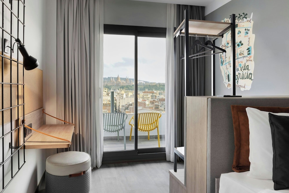 Moxy Barcelona — Hotel rooms in Barcelona, Catalonia