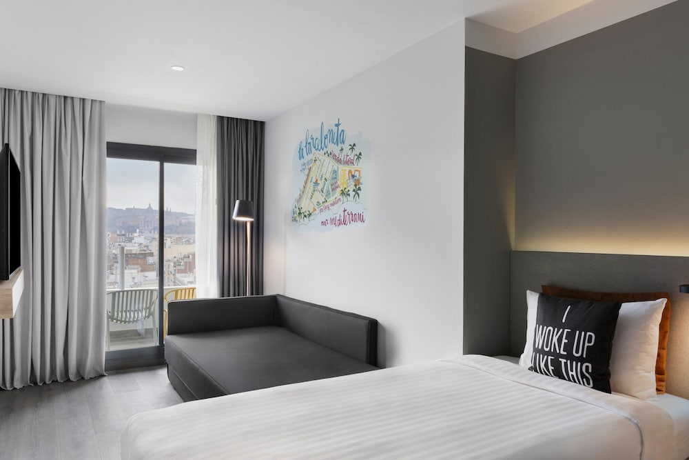Moxy Barcelona — Hotel rooms in Barcelona, Catalonia