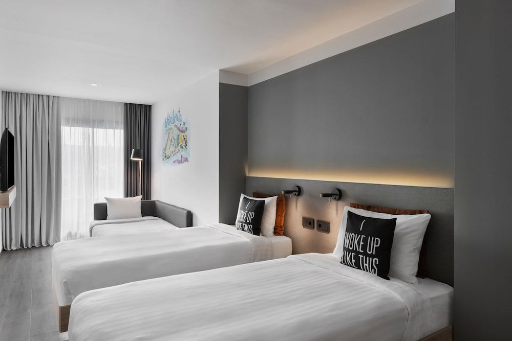 Moxy Barcelona — Hotel rooms in Barcelona, Catalonia