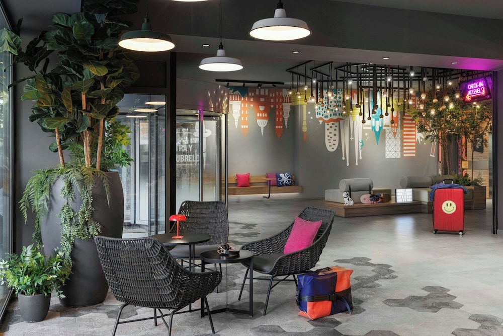 Moxy Barcelona — Hotel building in Barcelona, Catalonia