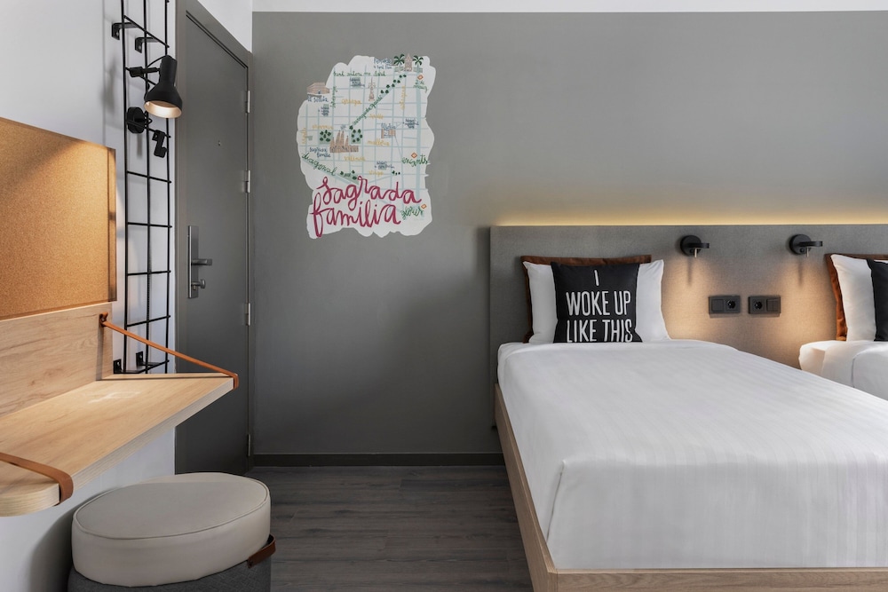 Moxy Barcelona — Hotel rooms in Barcelona, Catalonia
