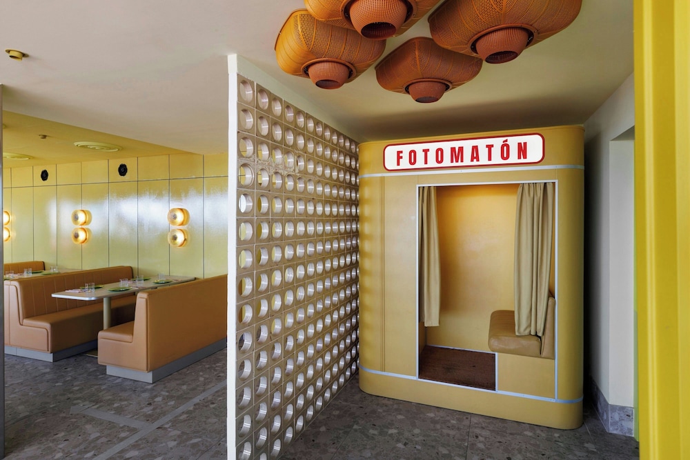 Moxy Barcelona — Restaurant & bars in Barcelona, Catalonia