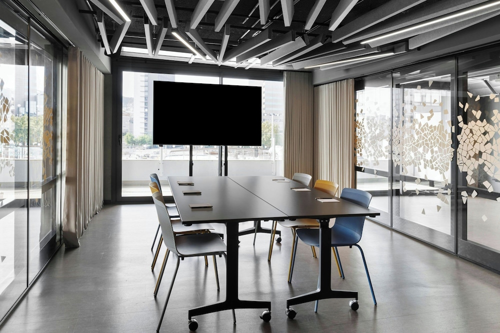 Moxy Barcelona — Hotel building in Barcelona, Catalonia