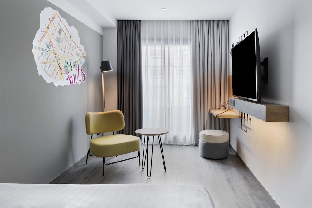Moxy Barcelona — Hotel rooms in Barcelona, Catalonia