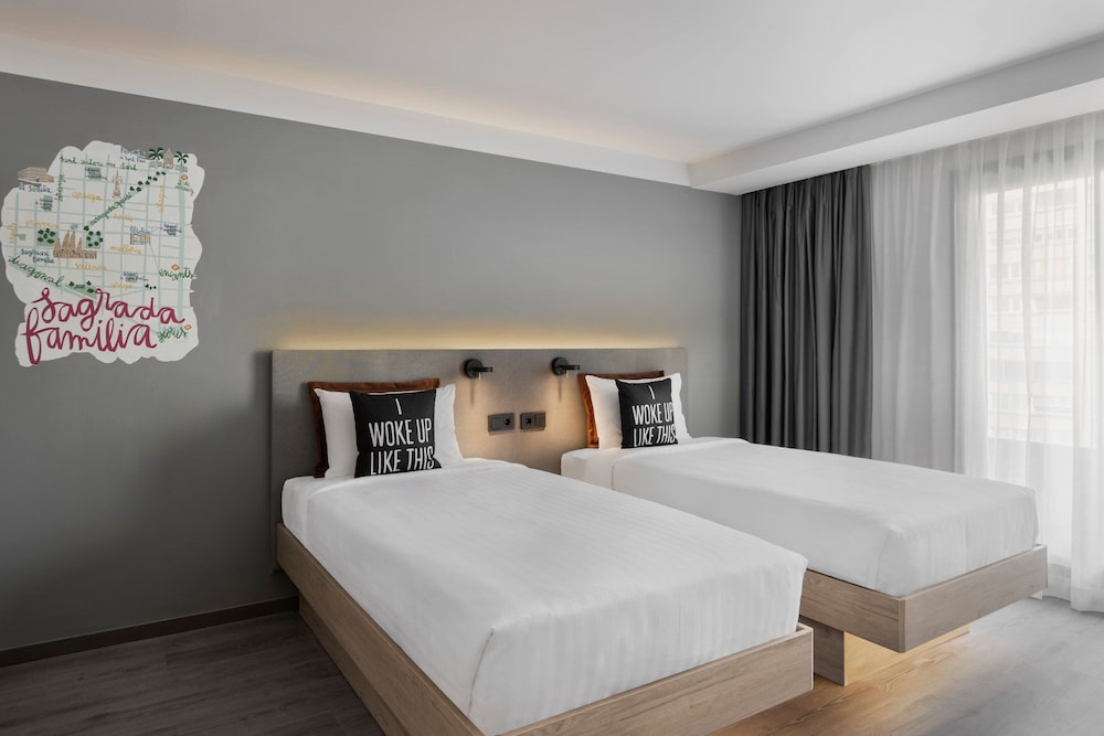 Moxy Barcelona — Hotel rooms in Barcelona, Catalonia