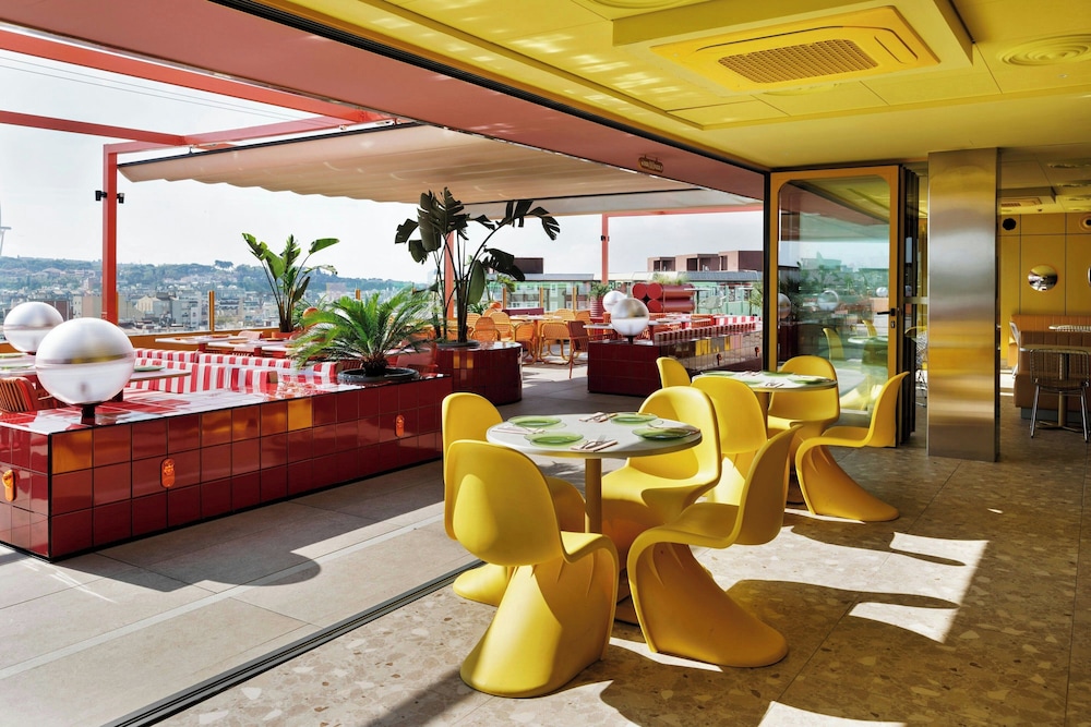 Moxy Barcelona — Restaurant & bars in Barcelona, Catalonia