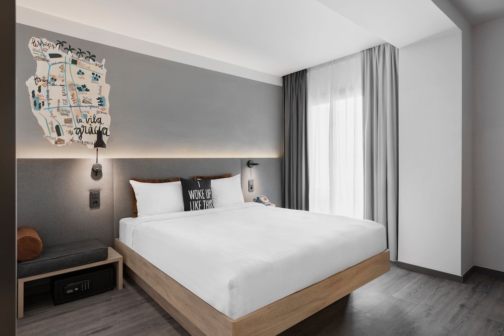 Moxy Barcelona — Hotel rooms in Barcelona, Catalonia