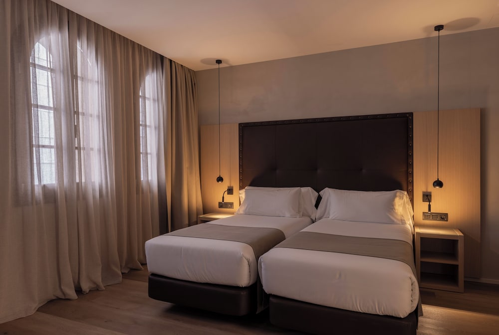 Gran Hotel Barcino — Hotel rooms in Barcelona, Catalonia