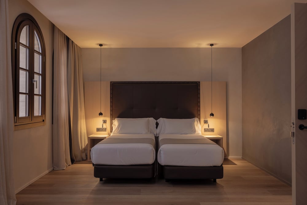 Gran Hotel Barcino — Hotel rooms in Barcelona, Catalonia