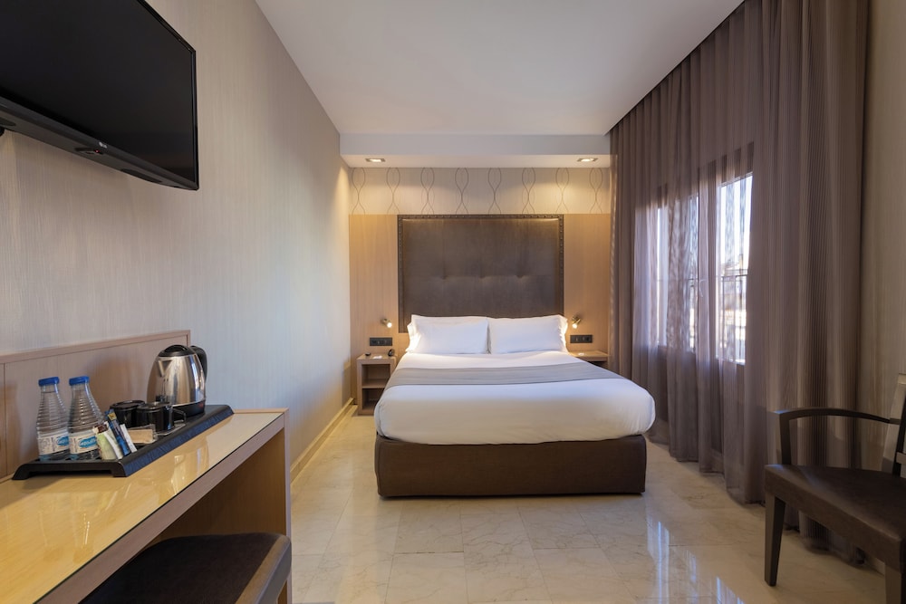 Gran Hotel Barcino — Hotel rooms in Barcelona, Catalonia